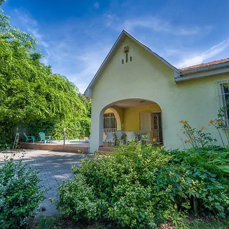 Nyaraló Klimatisiertes In Mit Grill By Interhome Siófok